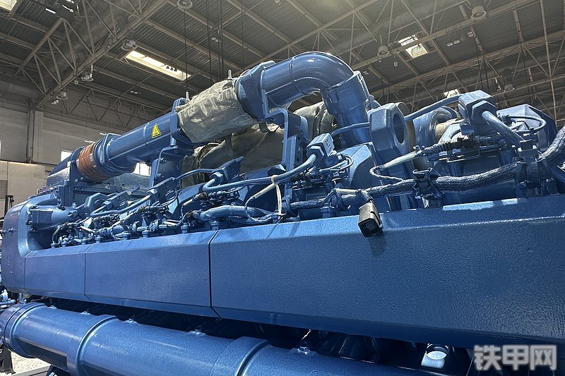 潍柴12M55发动机整机外观