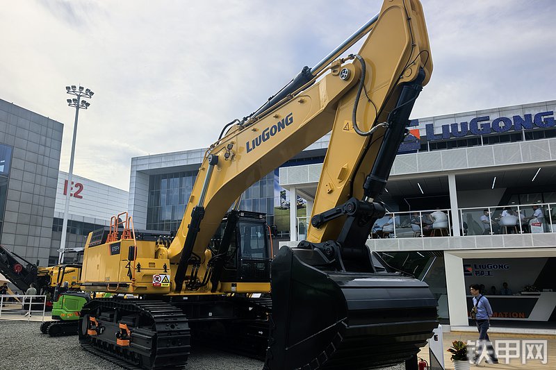 柳工975FMAX挖掘机整机外观