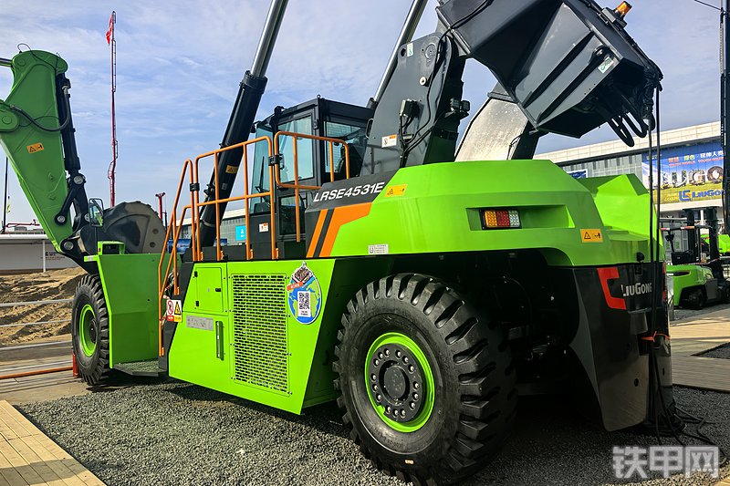 柳工LRSE4531E起重机整机外观