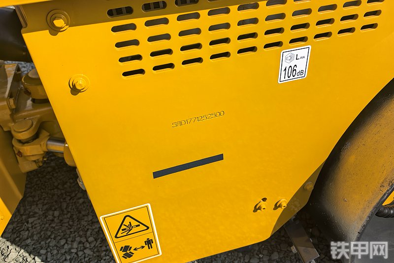 柳工6029F压路机整机外观