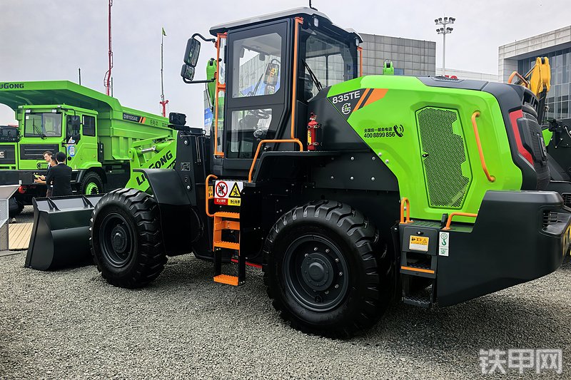 柳工835TE装载机整机外观