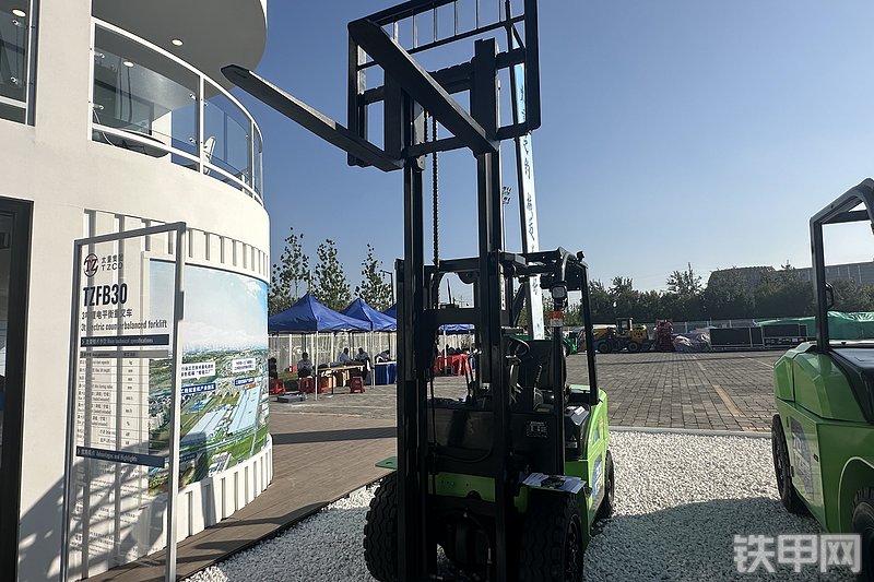 太重集团TZFB30叉车整机外观
