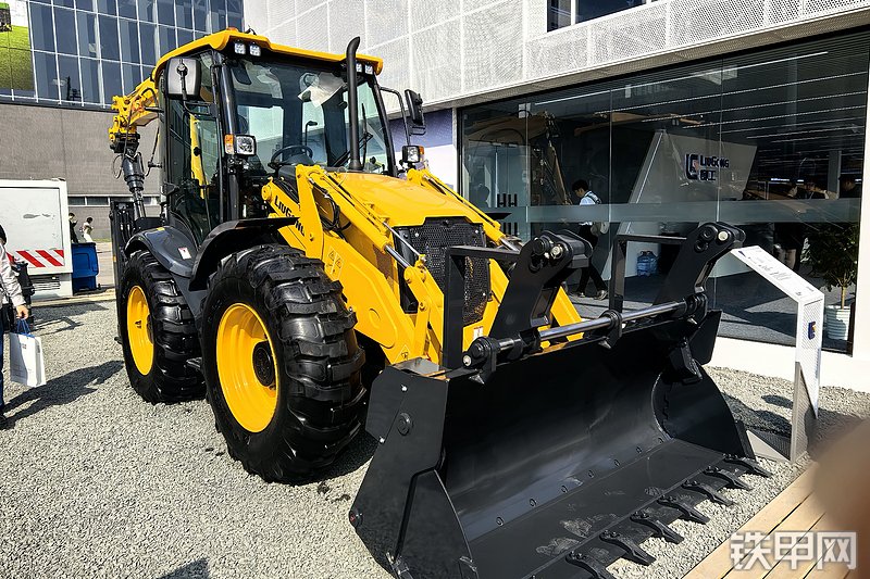 柳工777A-S MAX挖掘装载机整机外观