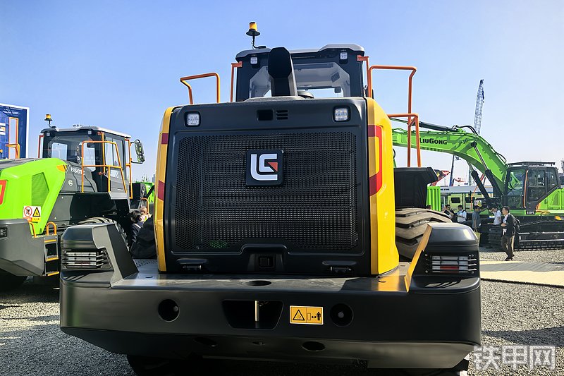 柳工862T装载机整机外观