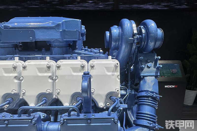 潍柴12M25发动机整机外观