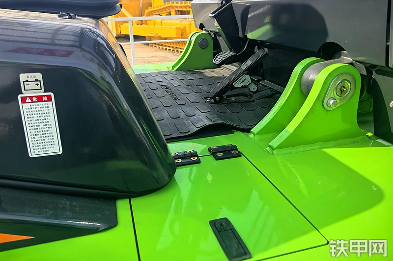 柳工CPD100EYH电动式叉车