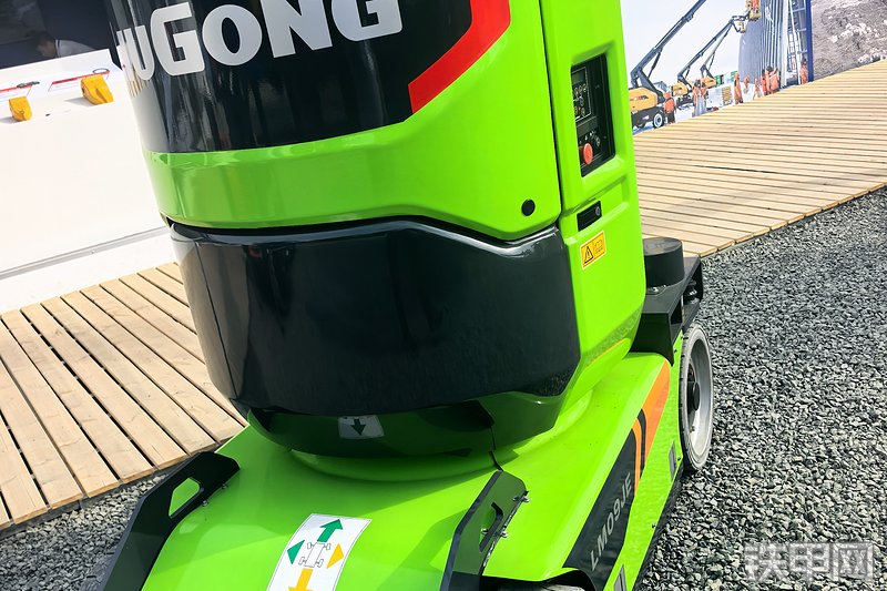 柳工LM09JE高空作业机械整机外观