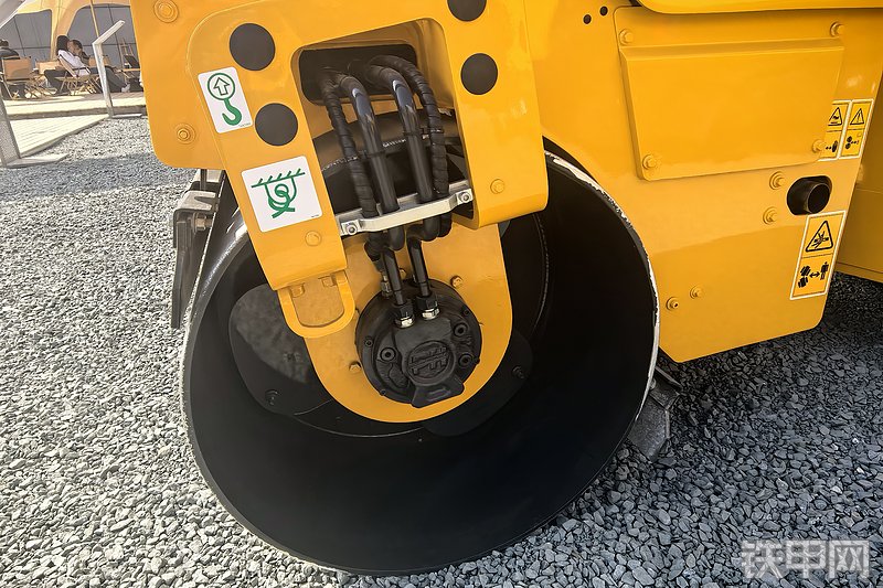 柳工6029F压路机整机外观