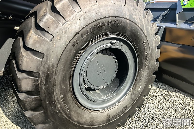 柳工862T装载机整机外观