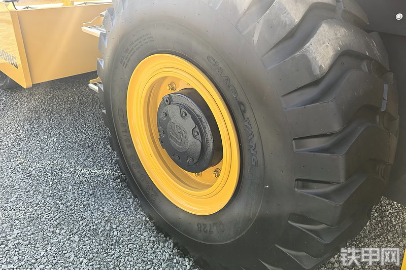 柳工6622E无人驾驶压路机整机外观