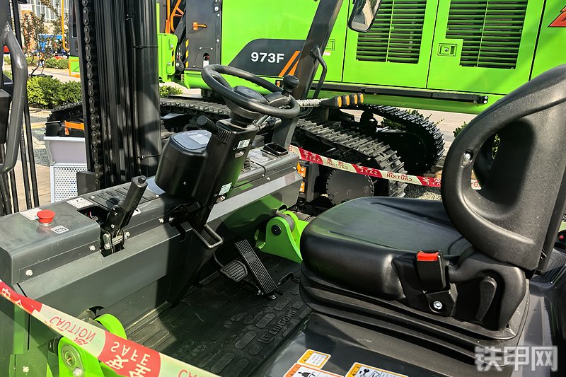 柳工CPD100-EYH叉车整机外观