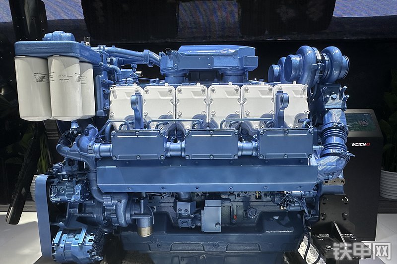 潍柴12M25发动机整机外观