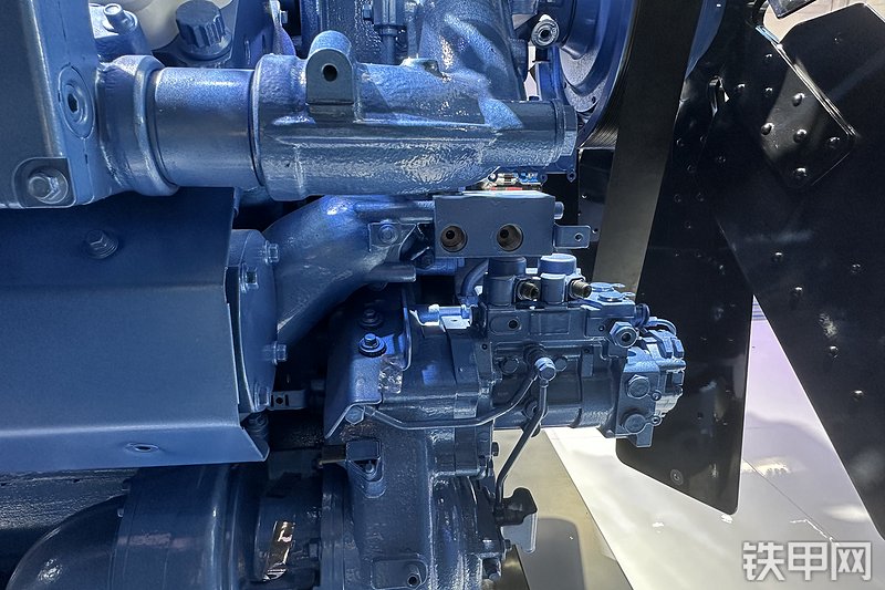 潍柴12M25发动机整机外观