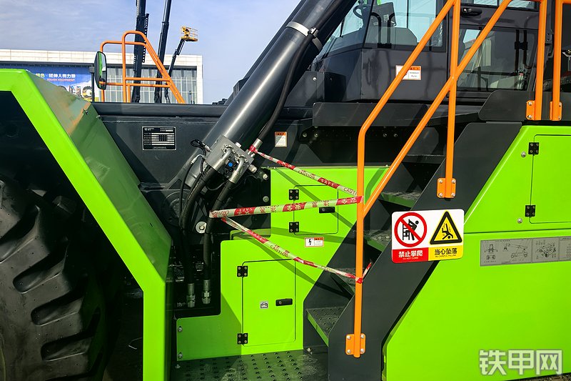 柳工LRSE4531E起重机整机外观