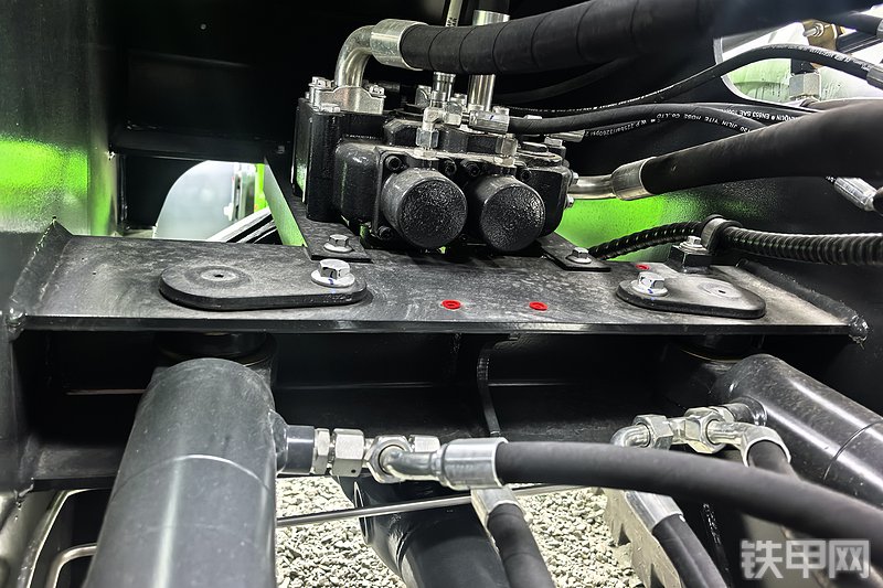 柳工835TE装载机整机外观