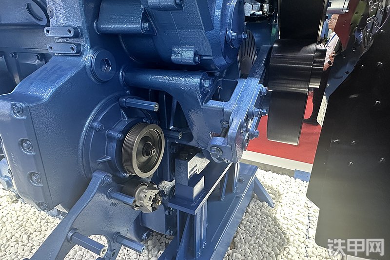 潍柴12M55发动机整机外观