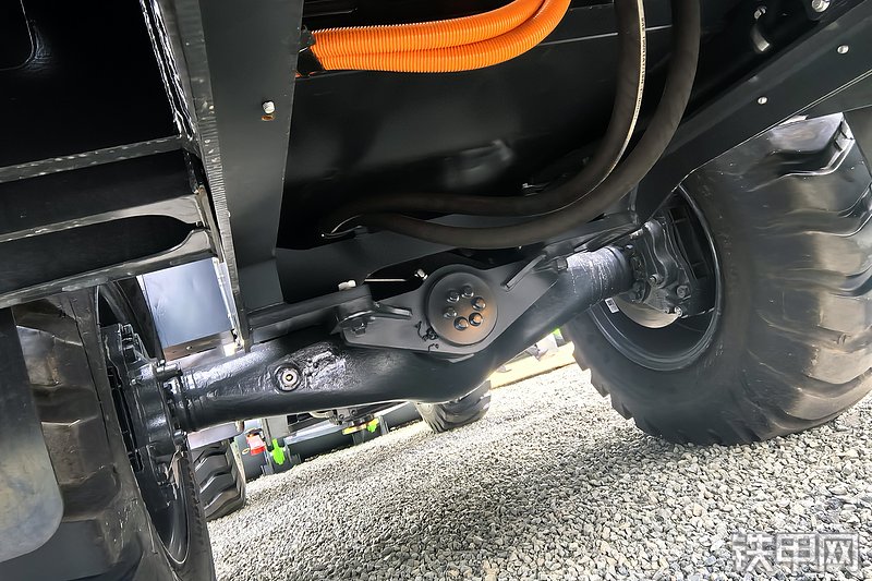 柳工835TE装载机整机外观