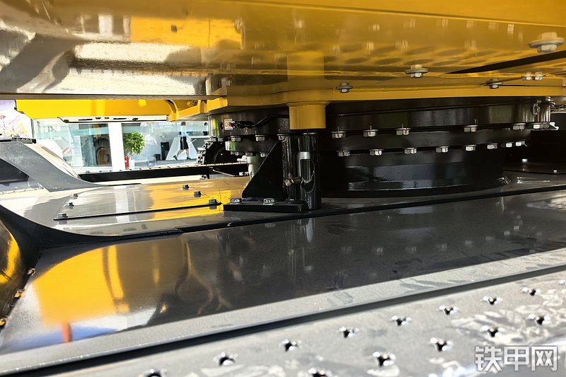 柳工915FW挖掘机整机外观