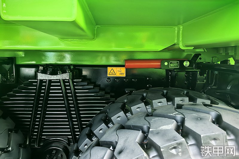 柳工DW105AE非公路自卸车整机外观