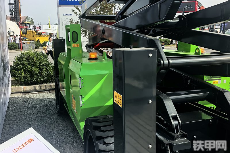 柳工LS1623ERT越野高空作业机械整机外观