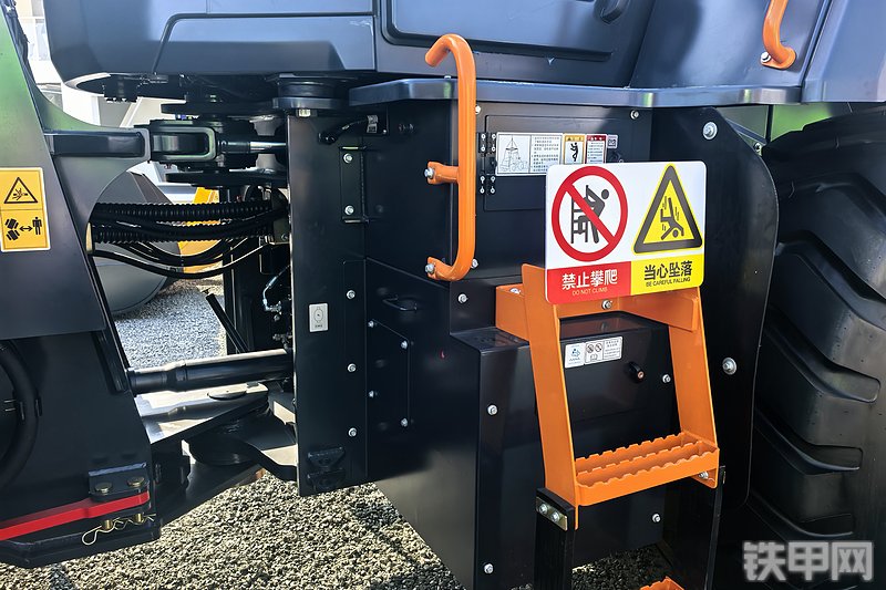 柳工862T装载机整机外观