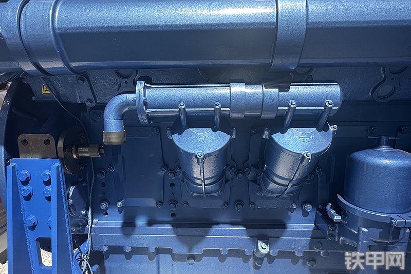 潍柴12M55发动机整机外观