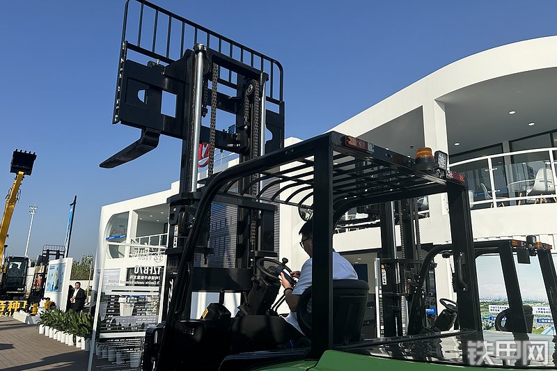 太重集团TZFB70叉车整机外观