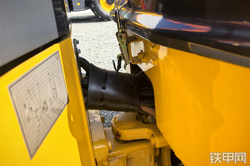 柳工6029F压路机整机外观