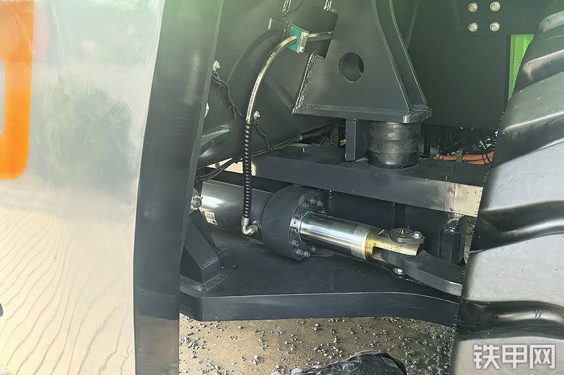 柳工LRSE4531E起重机整机外观