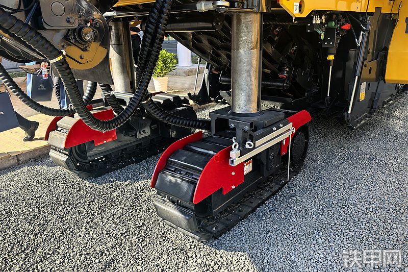 柳工M200E铣刨机整机外观