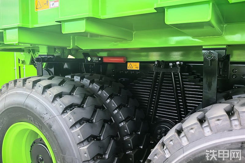 柳工DW105AE非公路自卸车整机外观