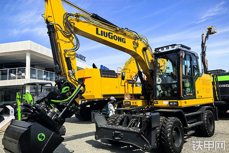 柳工915FW挖掘机整机外观