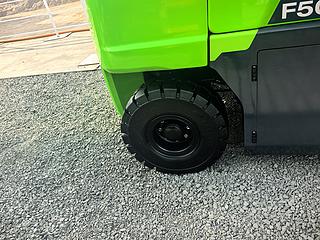 柳工CPD50F叉车整机外观