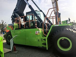 柳工LRSE4531E起重机整机外观