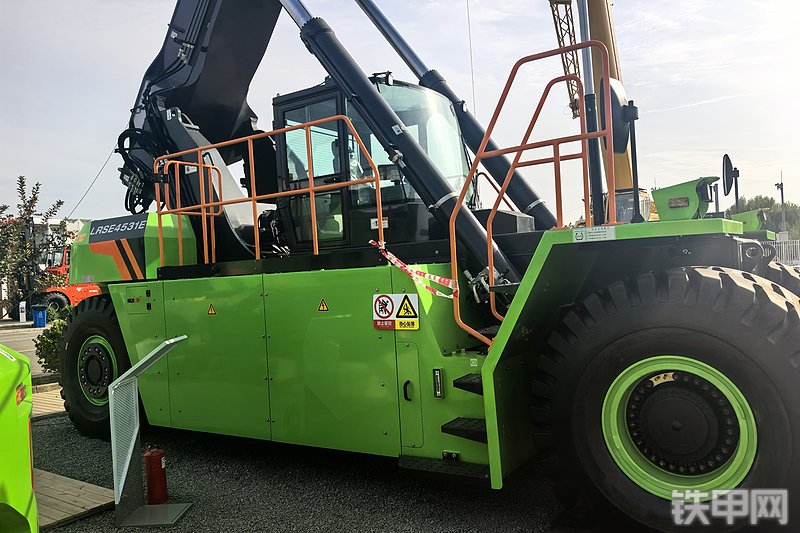 柳工LRSE4531E起重机整机外观