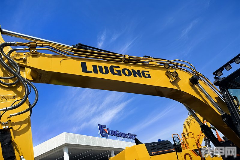 柳工915FW挖掘机整机外观