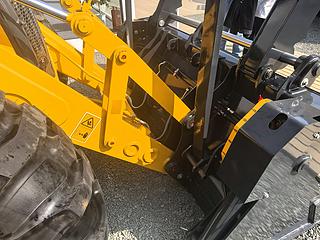 柳工777A-S MAX挖掘装载机整机外观