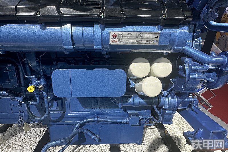 潍柴12M13发动机整机外观