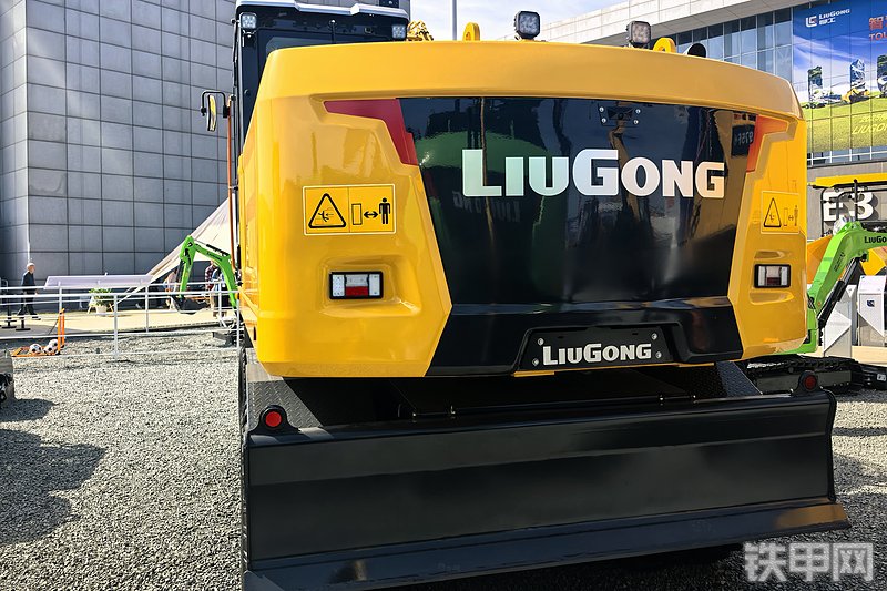 柳工915FW挖掘机整机外观