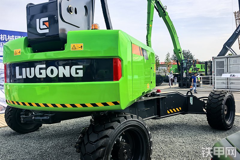 柳工LT38JE-C高空作业机械整机外观