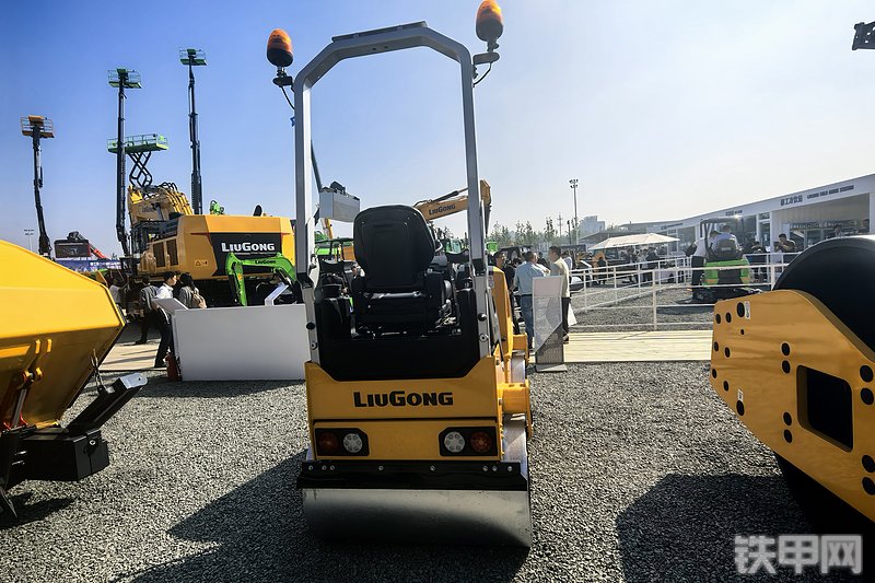 柳工6029F压路机整机外观