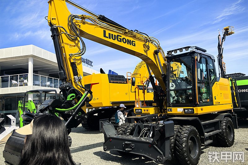 柳工915FW挖掘机整机外观