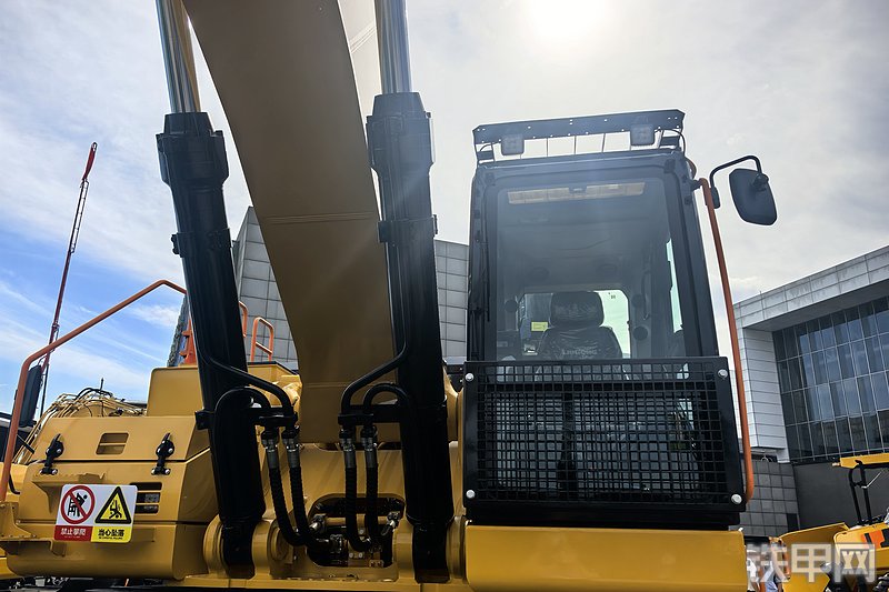 柳工975FMAX挖掘机整机外观