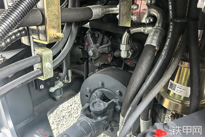 柳工835TE装载机整机外观