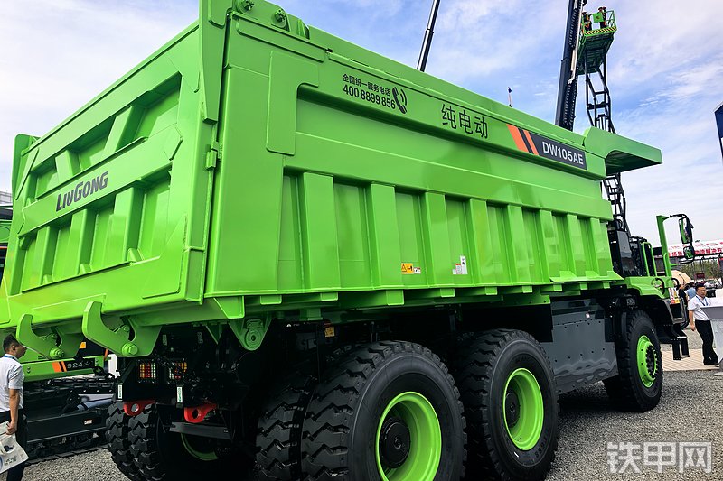 柳工DW105AE非公路自卸车整机外观