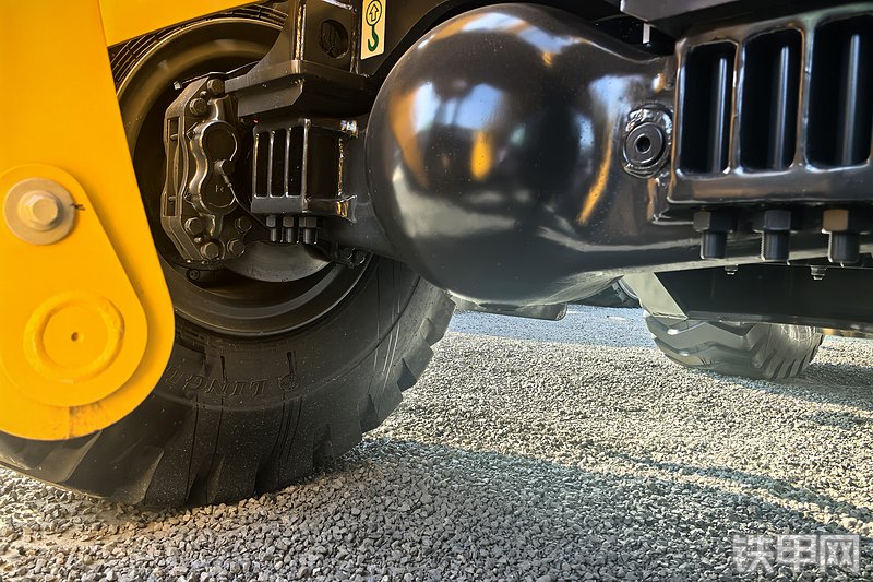 柳工862T装载机整机外观