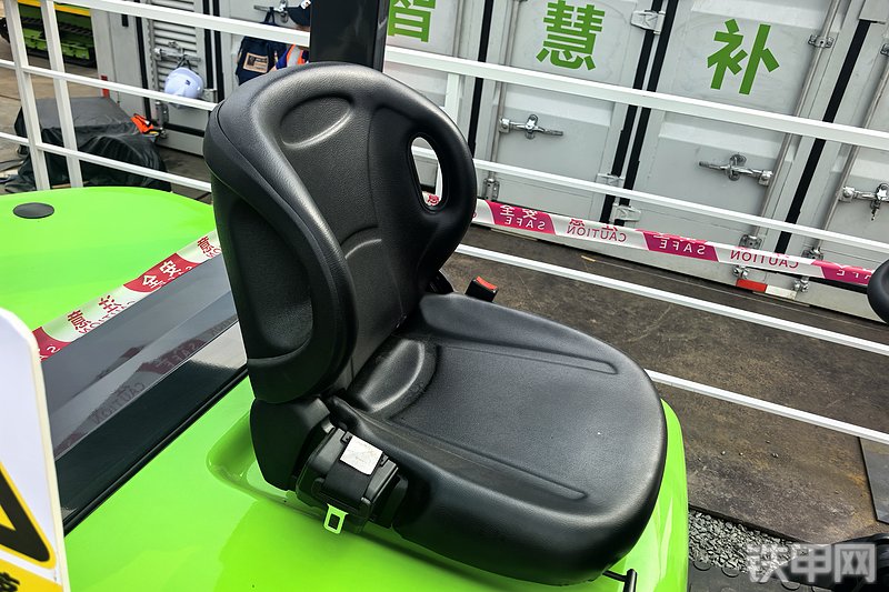 柳工CPD30E叉车整机外观