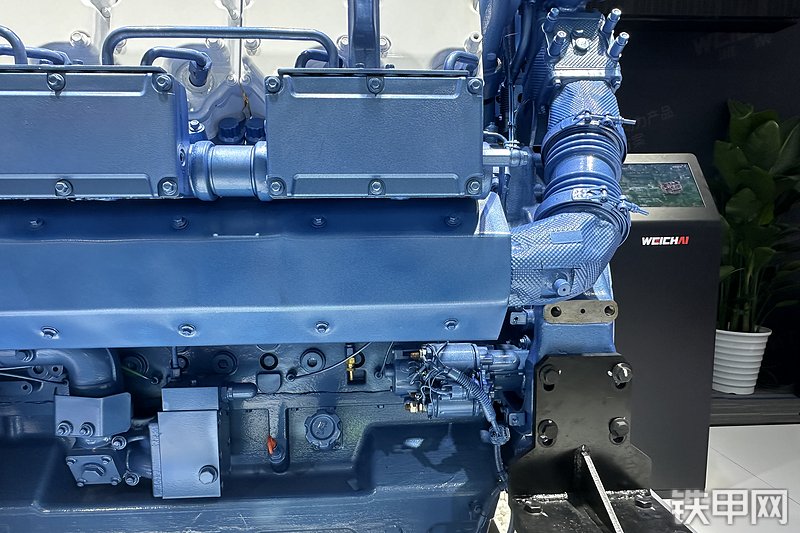 潍柴12M25发动机整机外观