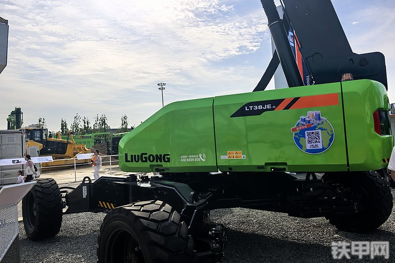 柳工LT38JE-C高空作业机械整机外观