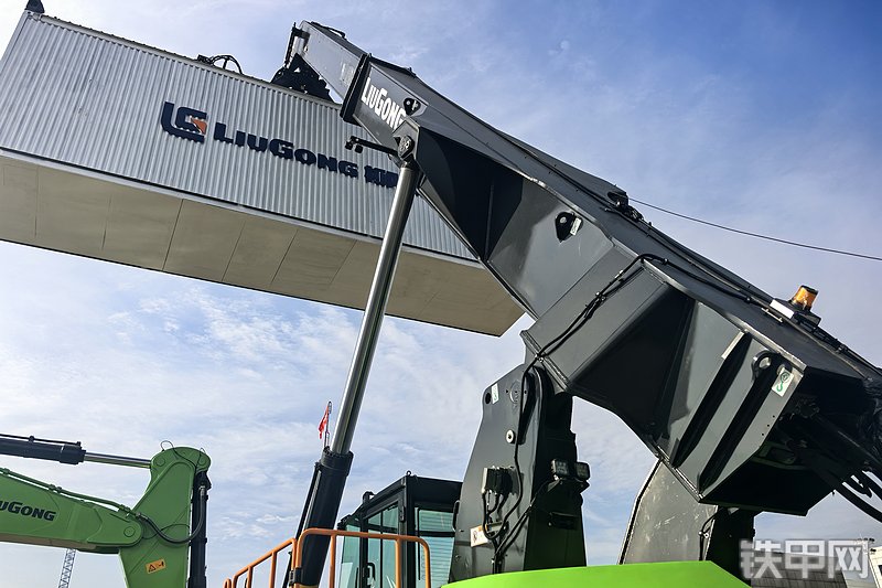 柳工LRSE4531E起重机整机外观